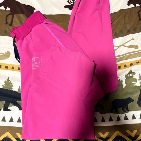 Fig’s Scrub Set - Picture 2 of 2